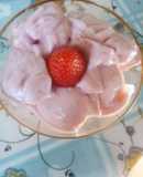 Клубнично банановое мороженое