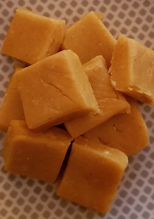 A picture of Besan Ki Burfi with Milk powder.