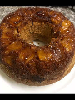 Una foto de Torta de canela con manzana 🍏 y caramelo. Ideal para el café ☕️