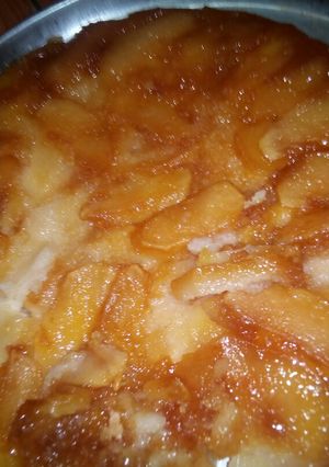 Una foto de Torta de manzana invertida a mi manera (MV)