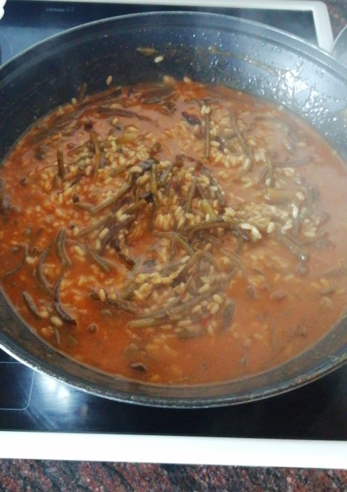 Una foto de Tagarnina en ajo pollo con arroz