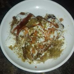 A picture of Aloo tikki dahi chaat.