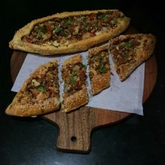 A picture of Turkish Pide.