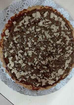 Una foto de Tarta de dulce de leche, mantecol y baño de chocolate