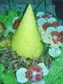 Foto resep Nasi kuning rice cooker