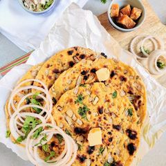 A picture of Missi Roti.