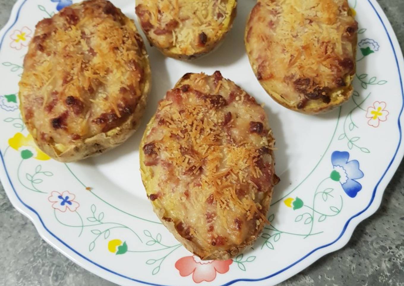 Patatas rellenas de carne picada