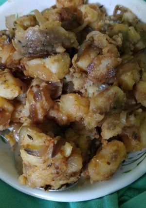 प्याज़ के आलू (pyaz ke aloo recipe in Hindi) रेसिपी मुख्य फोटो