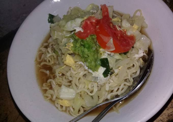 Bagaimana Menyiapkan Mie Tek-tek Kuah Sederhana yang Bikin Ngiler