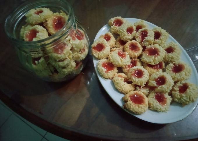 STRAWBERRY THUMBPRINT CHEESE COOKIES RECIPE - DAPUR MARISA