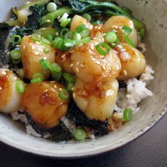 Scallops Rice Bowl with Garlic Butter & Soy Sauce A picture of Scallops Rice Bowl with Garlic Butter & Soy Sauce.
