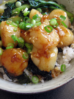 A picture of Scallops Rice Bowl with Garlic Butter & Soy Sauce.
