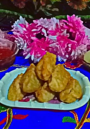 A picture of Fried stuffed momos.
