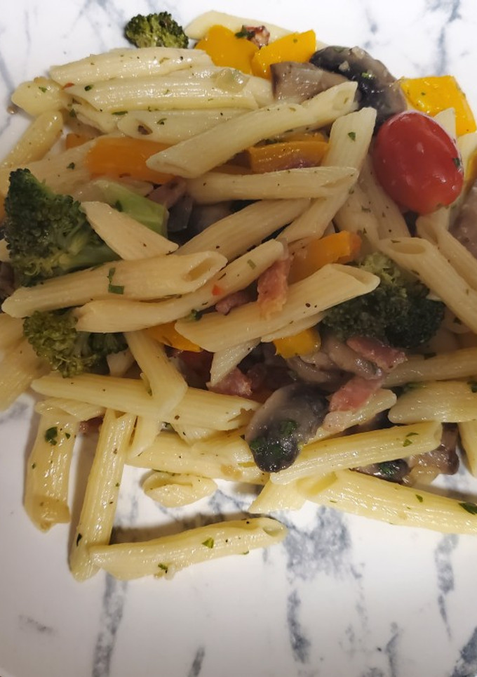 Una foto de Pasta penne con verduras