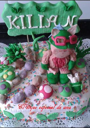 Foto principal de Tata rellena de frosting de chocolate decorada con fondant de Kilian