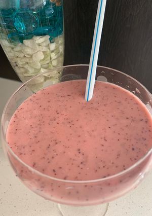 મિક્સ ફ્રૂટ સ્મુધી (Mix Fruit Smoothie Recipe In Gujarati) રેસીપી મુખ્ય ફોટો