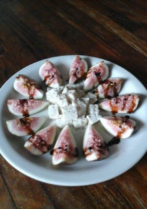 Una foto de Higos con queso de cabra al balsámico
