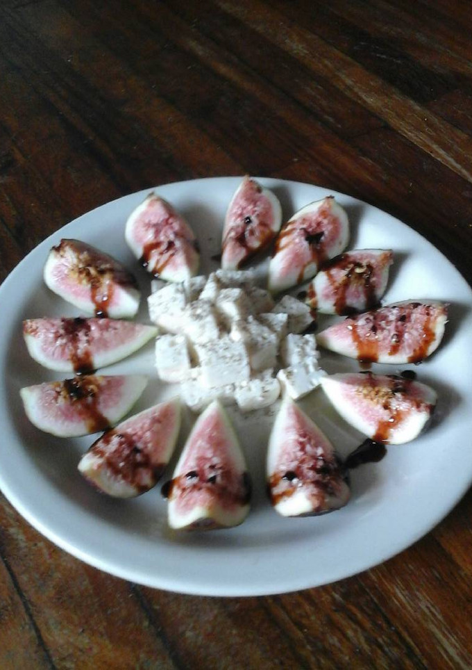 Una foto de Higos con queso de cabra al balsámico