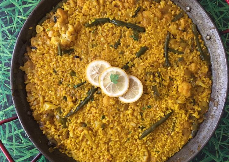 Paella vegana de coliflor con toque de cilantro 🥘🍀