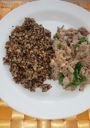 Una foto de Quinoa tricolor.