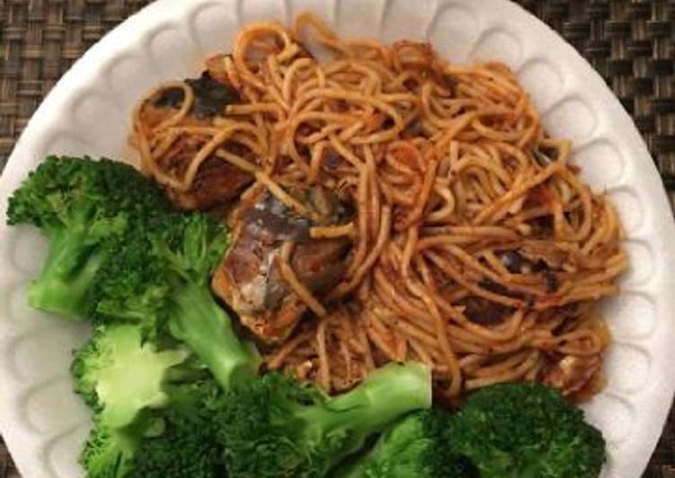 Spagetti with fish and broccoli