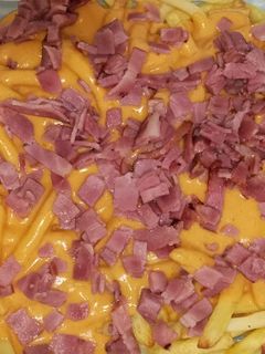 Una foto de Patatas fries bacon y cheese del McDonald's 🍟🧀🥓