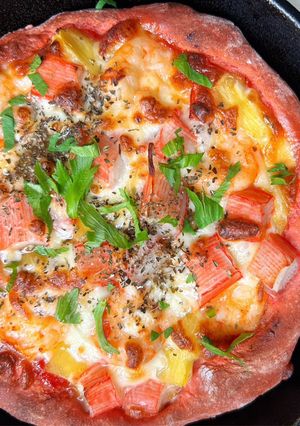 Hình của món Pizza Tôm Thanh Cua Đế Củ Dền.
