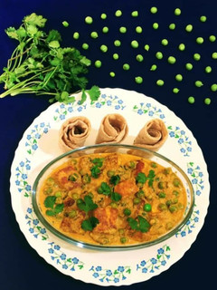 મટર પનીર (Matar Paneer Recipe In Gujarati) રેસીપી મુખ્ય ફોટો
