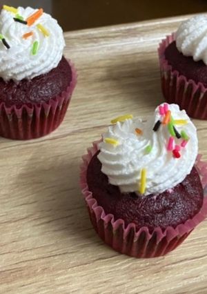 A picture of Red Velvet Cupcakes.