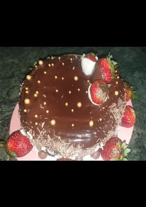 चॉकलेट गनाश केक (chocolate ganache cake recipe in Hindi) रेसिपी मुख्य फोटो