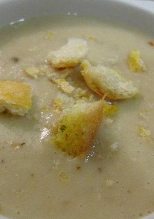 喝剩雞湯變身香蒜馬鈴薯濃湯 的食譜成品照片