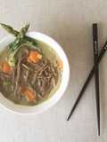 Sopa de Fideos Soba con Caldo de Cebolla