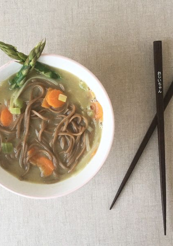 Una foto de Sopa de Fideos Soba con Caldo de Cebolla