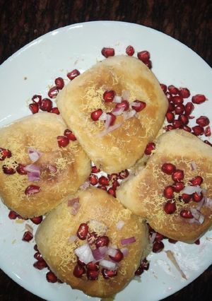A picture of Chatpati Dabeli pav.