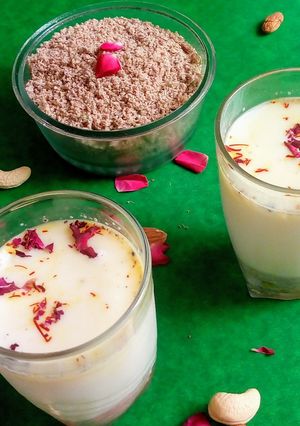 ઠંડાઈ રેસીપી મુખ્ય ફોટો