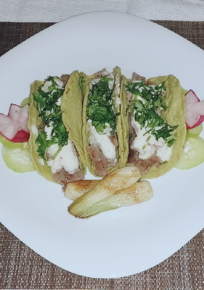 Una foto de Tacos con tortillas de nopal estilo Alexito