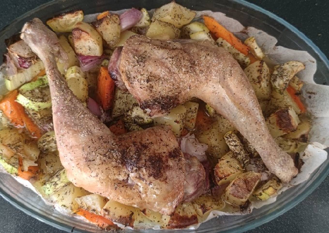 Cuisses de poulet et légumes rôtis