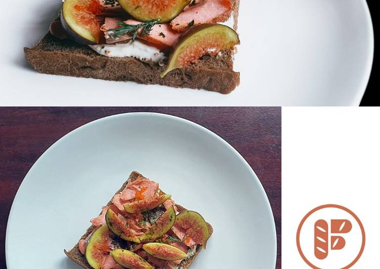 Feast of Seven Fishes III - Smoked Salmon Smørrebrød Feast of Seven Fishes III - Smoked Salmon Smørrebrød