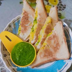 Potato stuffed sandwich with green chutney A picture of Potato stuffed sandwich with green chutney.