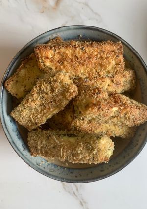 A picture of Baked  Zucchini / Courgette Fries / Chips  #paleo #vegetarian #quick #healthy.