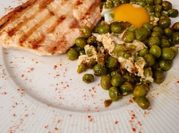 Una foto de pollo con cardamomo