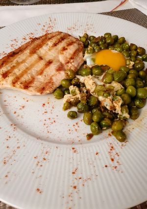 Una foto de Colchón de arvejas con filete de pechuga a la plancha