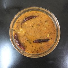 Sambhar & Nariyal chutney A picture of Sambhar & Nariyal chutney.
