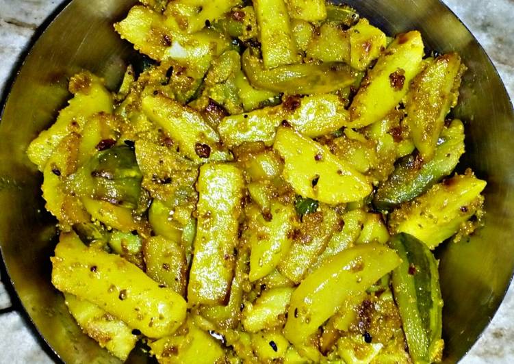 Recipe of Ultimate Potol Aloo Posto (Potato pointed gourd fry with poppy seeds)