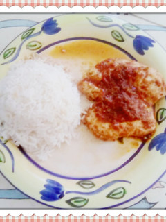 Una foto de Pechuga de pollo con salsa de pimentón