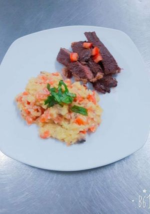 Una foto de Risotto de champiñones acompañado de lomo a la plancha 😋❤️