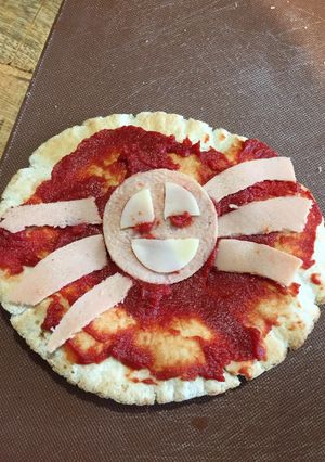 A picture of Halloween Spider Pizza's.
