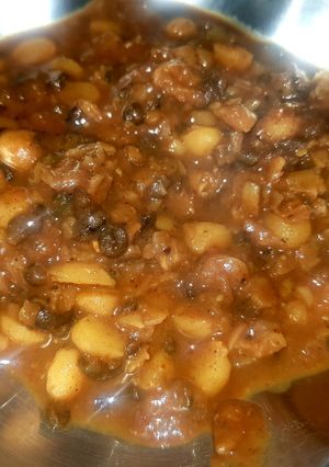 A picture of Chana and Chilka Moong Dal.