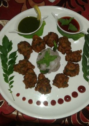 A picture of Moong daal ke pakode.