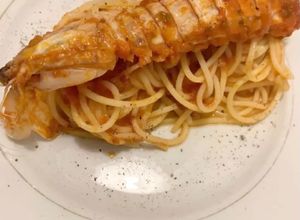 Foto di Canocchie al pomodoro (cicale di mare)